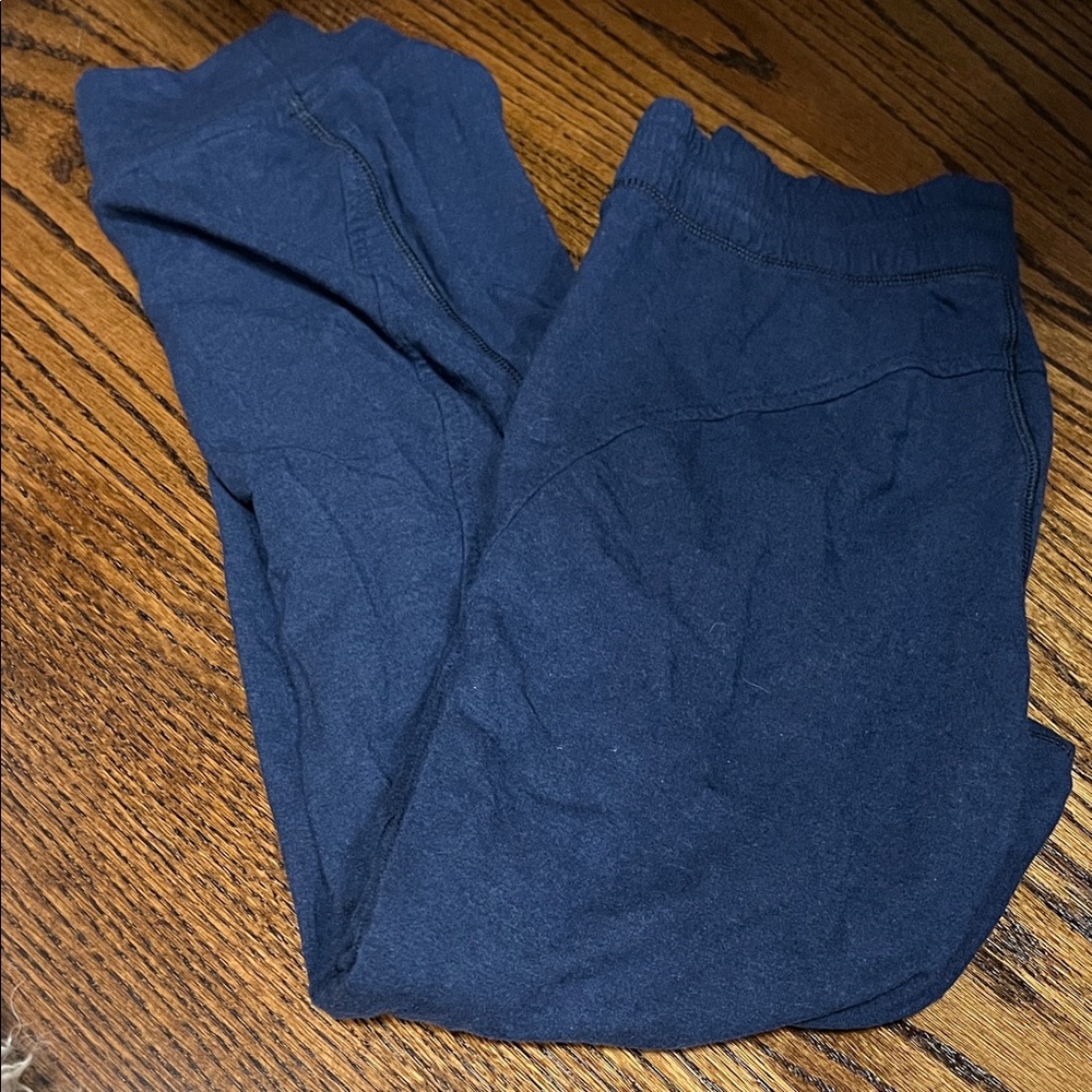 Lululemon 7/8 length cotton Navy Blue Jogger Pants, size 4